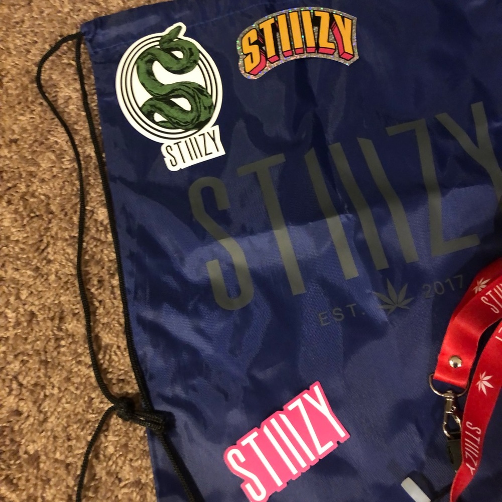 Stiiizy bundle - Picture 3 of 3